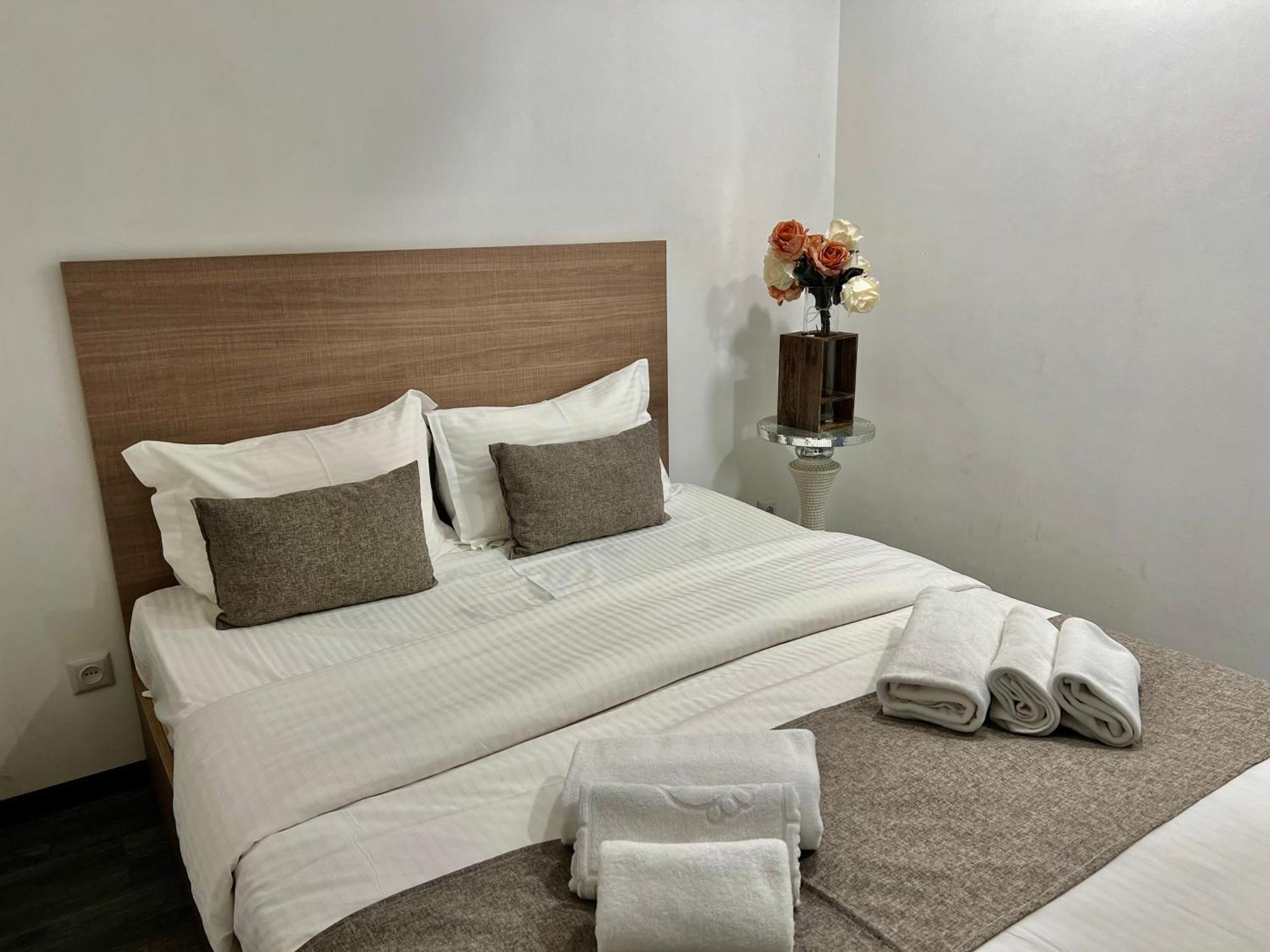 Yvn Tumanyan Apart-Hotel Yerevan Exterior photo
