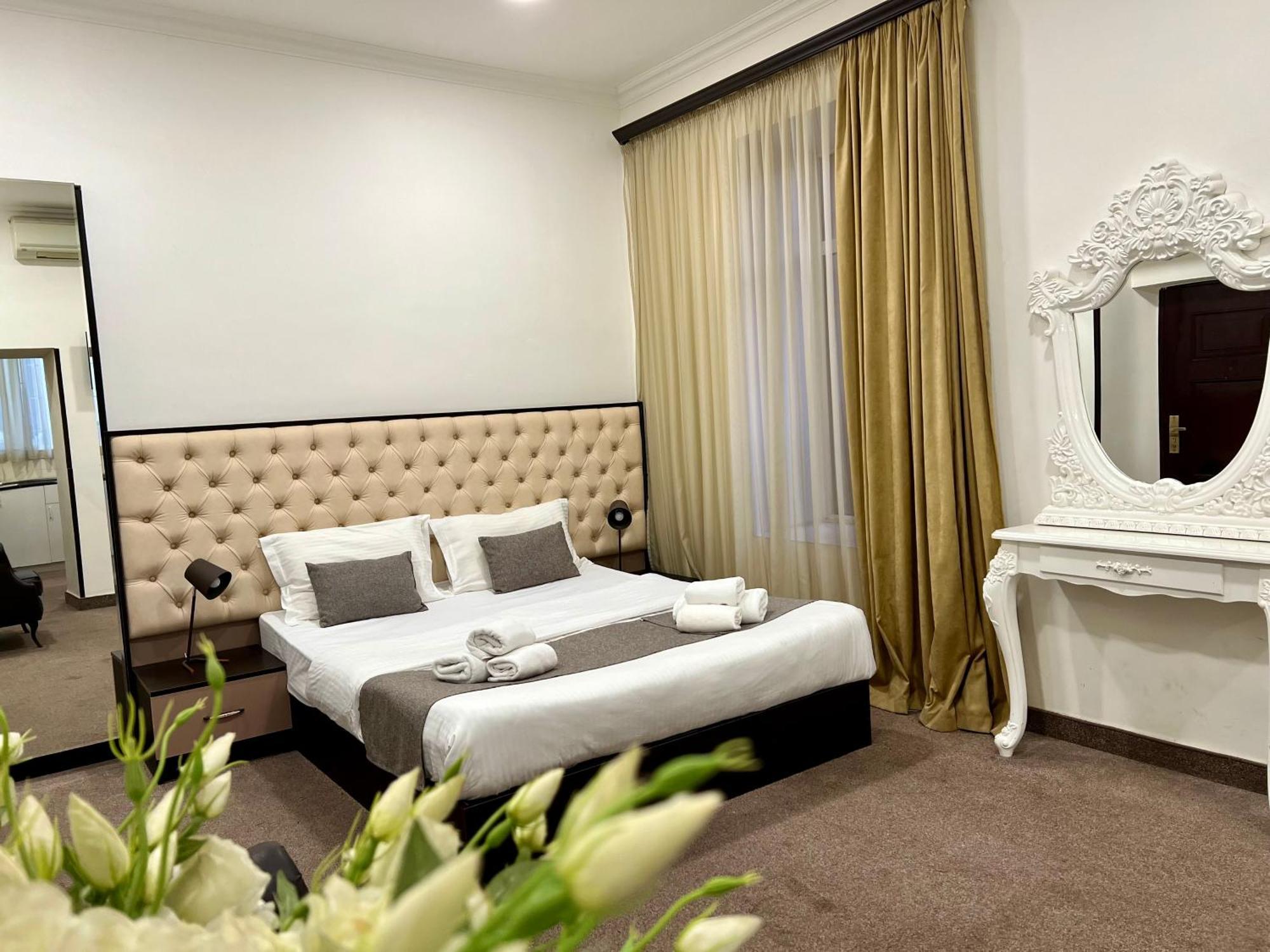 Yvn Tumanyan Apart-Hotel Yerevan Exterior photo